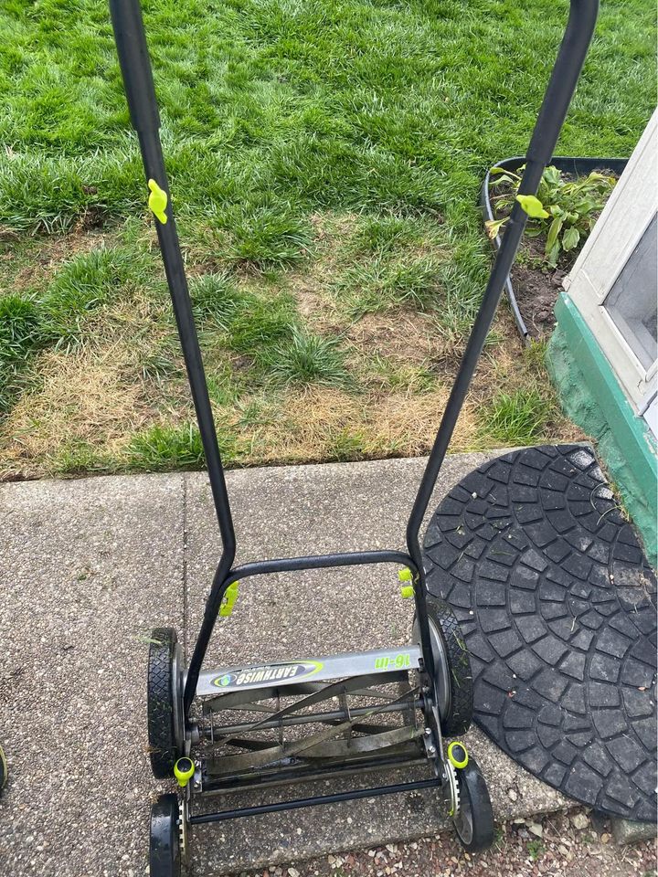 Earthwise 16-Inch 7-Blade Push Reel Lawn Mower