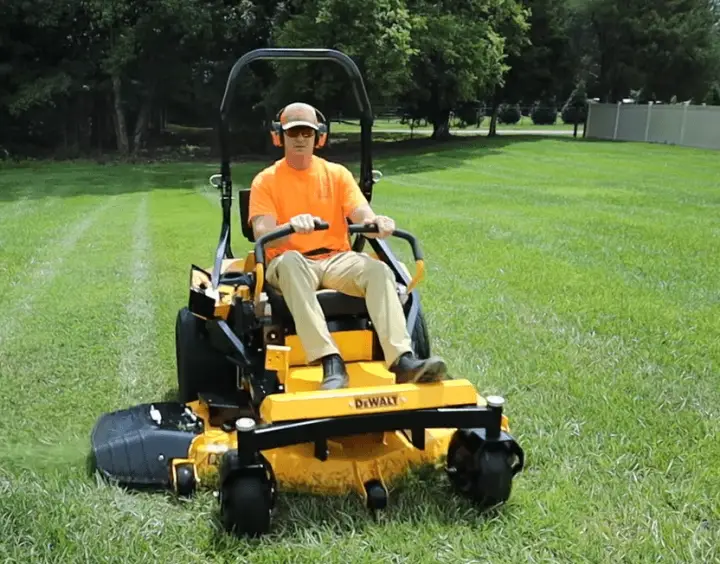 DeWalt Z260 Commercial Zero-Turn Lawn Mower