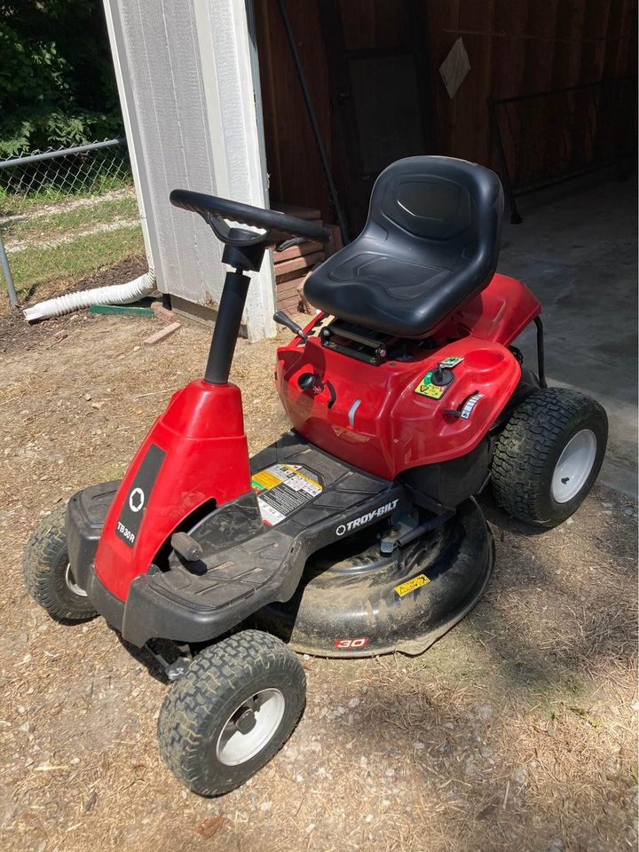 Troy Bilt 30-Inch Premium Neighborhood Riding Lawn Mower